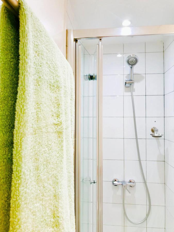 Hostal Santa Ana Colors Madrid Ngoại thất bức ảnh