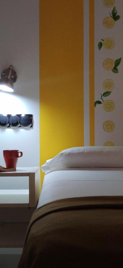 Hostal Santa Ana Colors Madrid Ngoại thất bức ảnh
