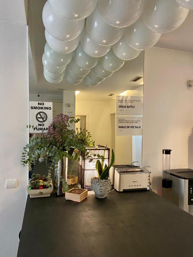 Hostal Santa Ana Colors Madrid Ngoại thất bức ảnh
