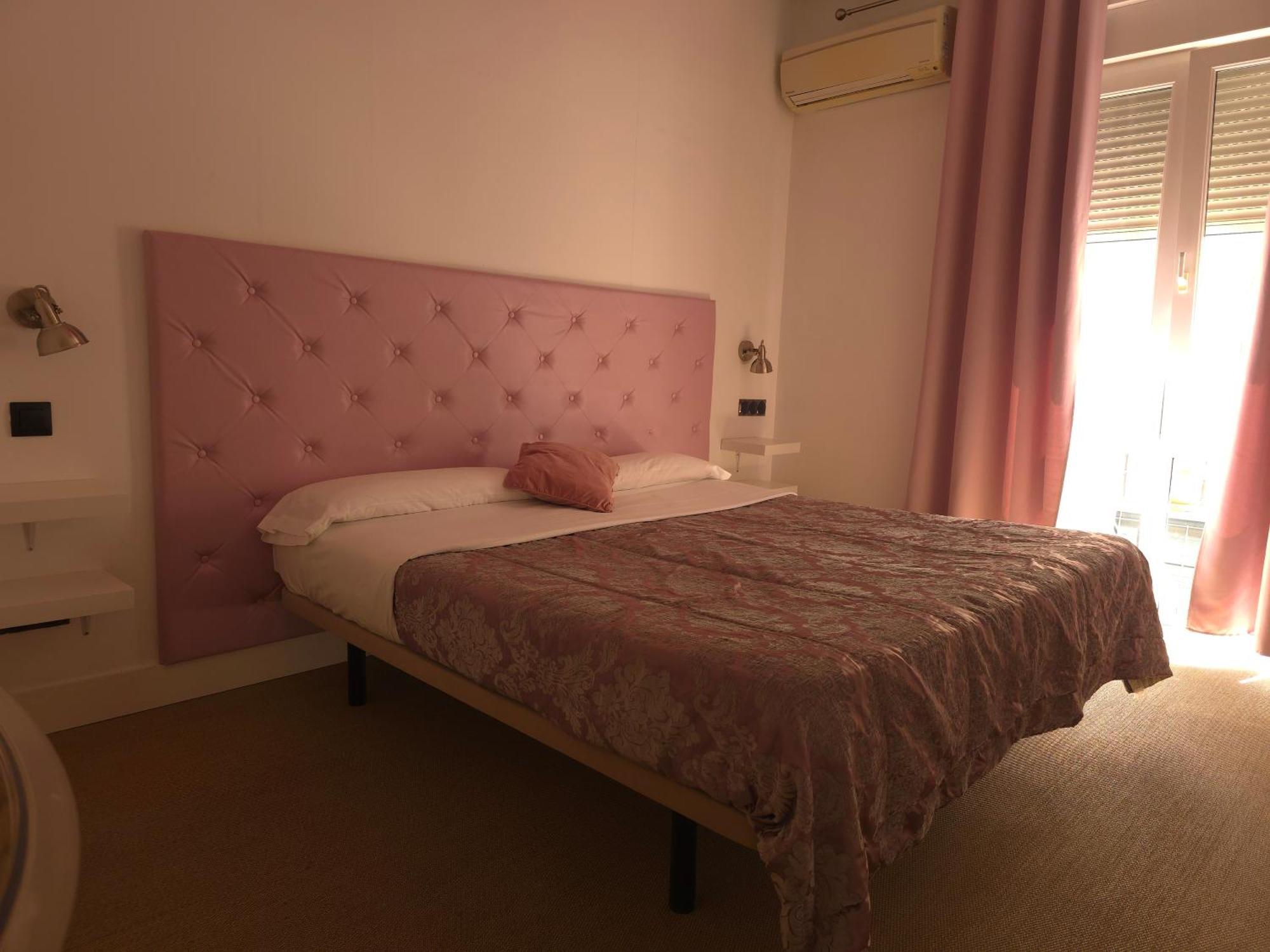 Hostal Santa Ana Colors Madrid Ngoại thất bức ảnh