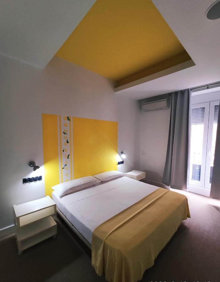 Hostal Santa Ana Colors Madrid Ngoại thất bức ảnh