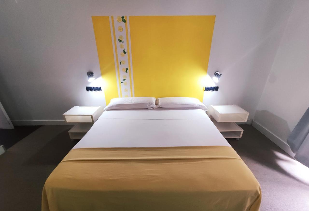 Hostal Santa Ana Colors Madrid Ngoại thất bức ảnh