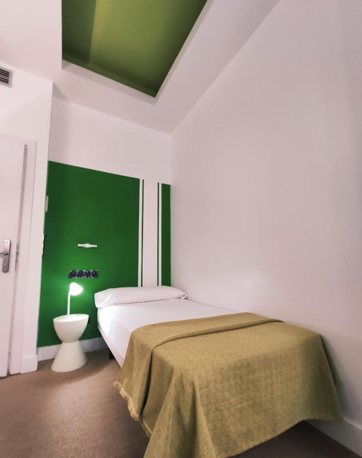 Hostal Santa Ana Colors Madrid Ngoại thất bức ảnh